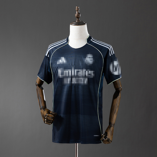 2ª EQUIPACIÓN REAL MADRID 25/26 (RÉPLICA)