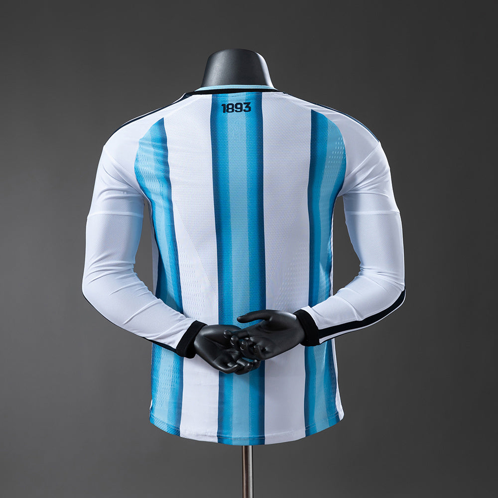1ª EQUIPACIÓN ARGENTINA 2026 VERSIÓN JUGADOR MANGA LARGA (RÉPLICA)